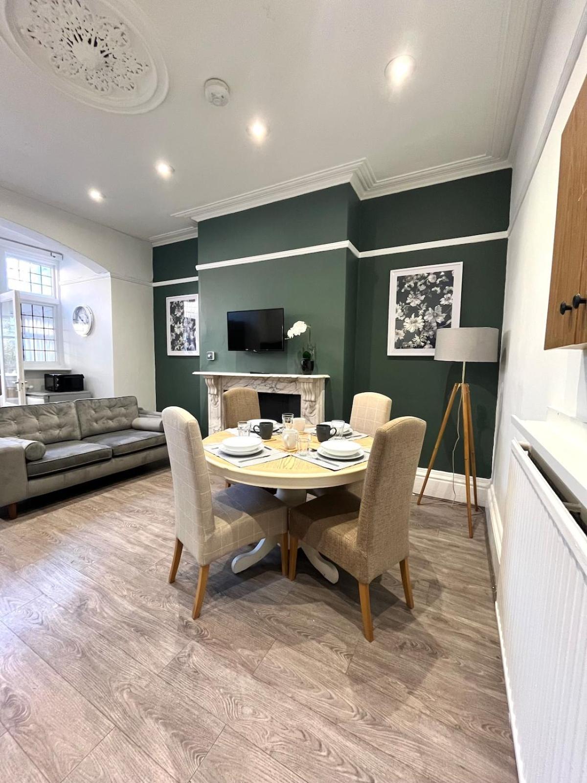 Stylish Home From Home In Derby - Great For Contractors, Groups & Families With Free Parking Exterior photo